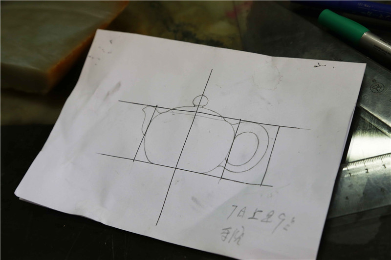 宋鸣放大师在纸上描摹的玉壶初稿